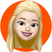 Ein Apple Memoji Gesicht mit grünen Augen und langen blonden Haaren